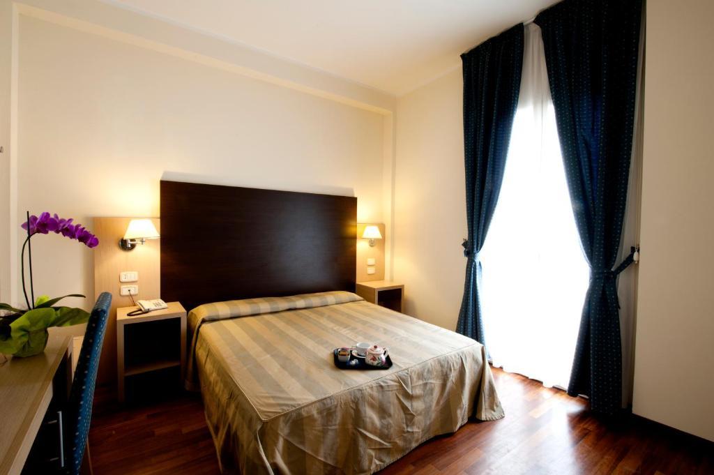 Hotel Royal Pesaro Zimmer foto